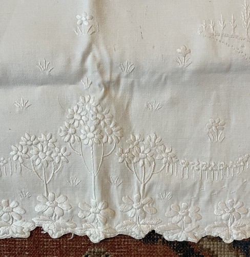 Embroidered white linen chair - white,